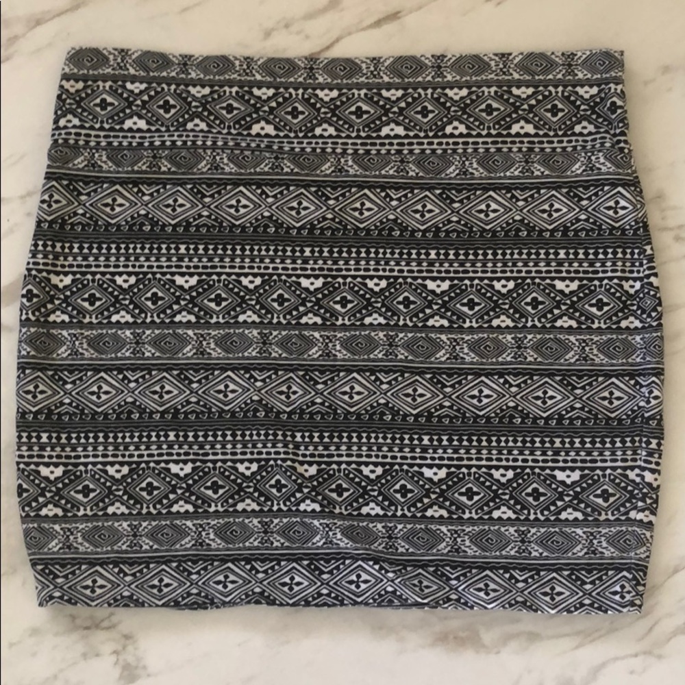 Basic tribal black and white tight mini skirt